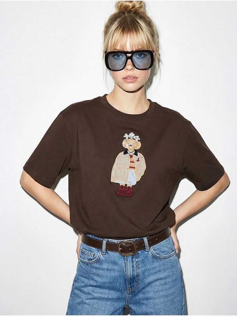 T-shirt brodé à col rond et coupe décontractée lucci Marron foncé - Kiabi