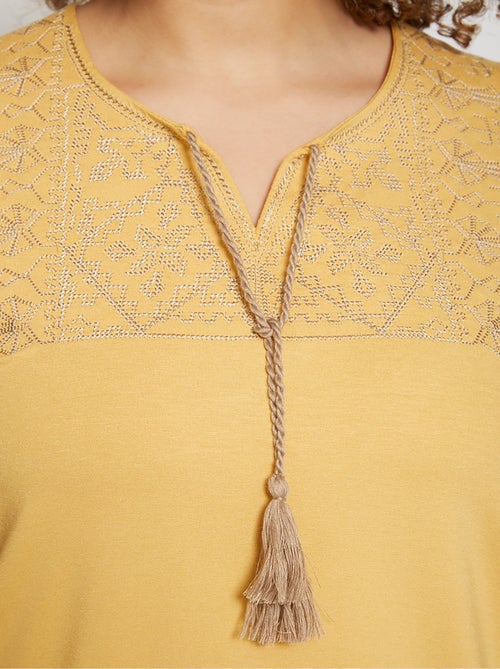 T-shirt brodé droit lien pompoms - Kiabi