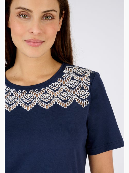 T-shirt broderies ajourées - Damart - Kiabi
