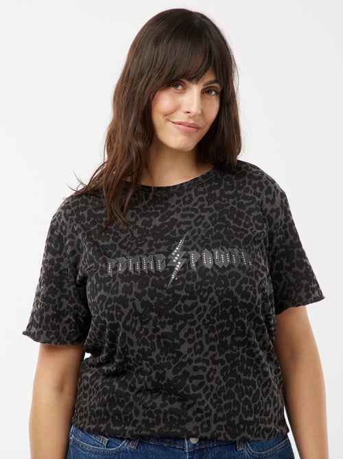 T-shirt 'Carmakoma' avec un imprimé et un motif léopard - Kiabi T-shirt 'Carmakoma' avec un imprimé et un motif léopard - Kiabi