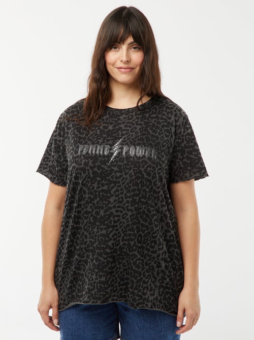 T-shirt 'Carmakoma' avec un imprimé et un motif léopard - Kiabi T-shirt 'Carmakoma' avec un imprimé et un motif léopard - Kiabi