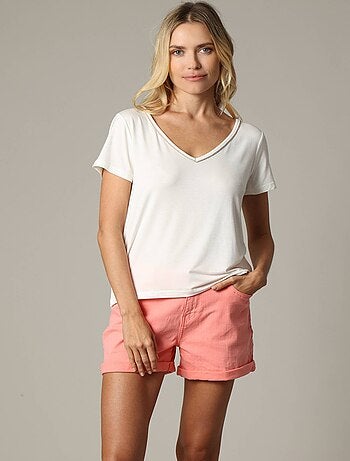 T-shirt col en V avec liseré brillant 'Deeluxe'