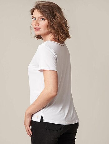 T-shirt col en V avec liseré brillant 'Deeluxe'