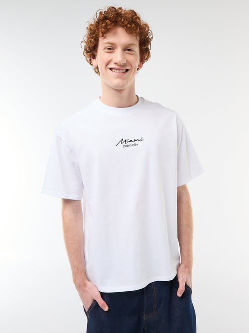 T-shirt col rond avec broderie contrastante - Kiabi