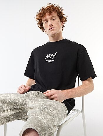 T-shirt col rond avec broderie contrastante
