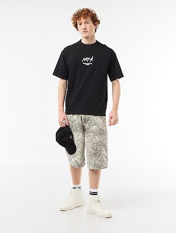T-shirt col rond avec broderie contrastante