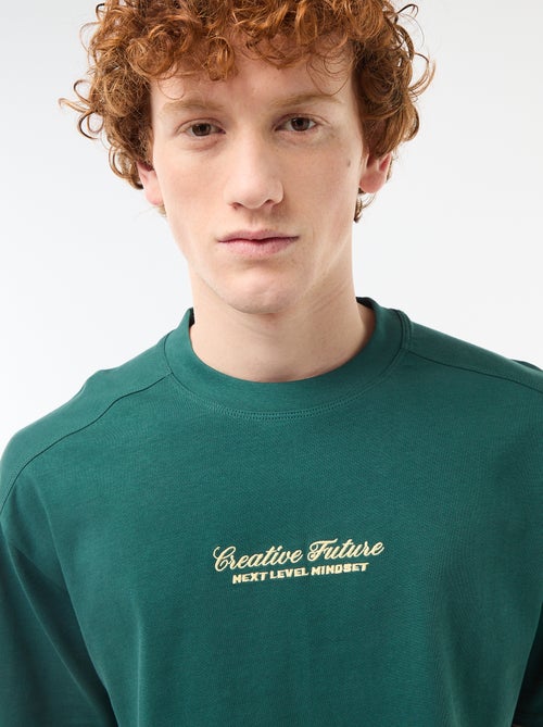 T-shirt col rond avec broderie contrastante - Kiabi