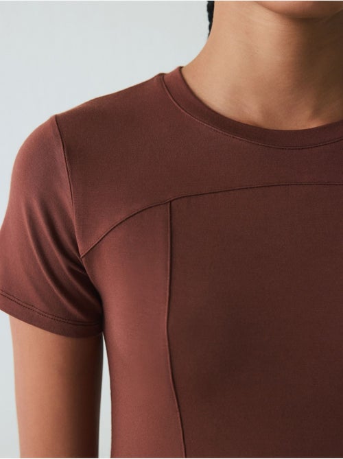 T-shirt col rond, manches courtes, coupe slim en modal penti - Kiabi T-shirt col rond, manches courtes, coupe slim en modal penti - Kiabi