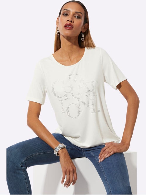 T shirt col rond manches courtes viscose ecovero et pierres brillantes - Taille standard - Helline - Kiabi T shirt col rond manches courtes viscose ecovero et pierres brillantes - Taille standard - Helline - Kiabi