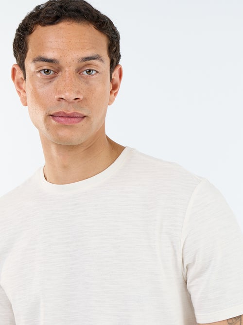 T-shirt col rond pour homme uni à manches courtes - Kiabi T-shirt col rond pour homme uni à manches courtes - Kiabi