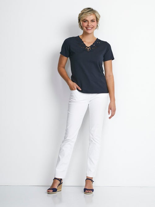 T-shirt col V ajouré brodé - Kiabi