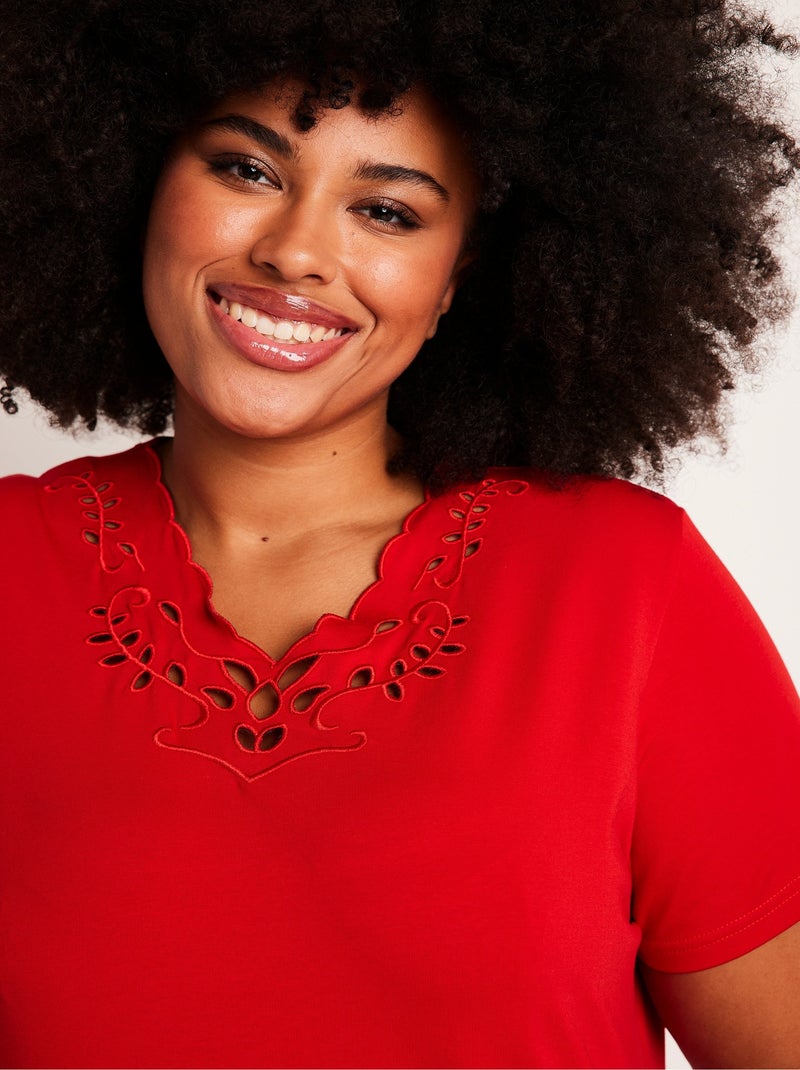 T-shirt col V ajouré brodé Rouge - Kiabi