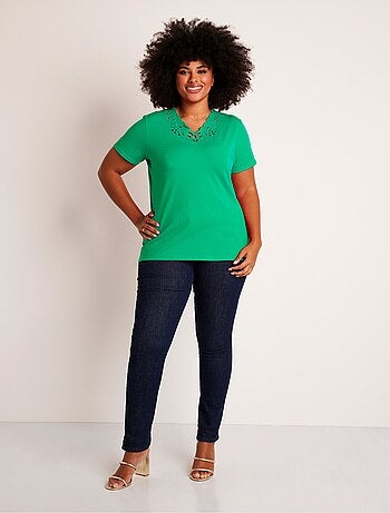 T-shirt col V ajouré brodé