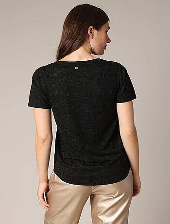 T-shirt col V avec cœur brodé. 'Deeluxe'