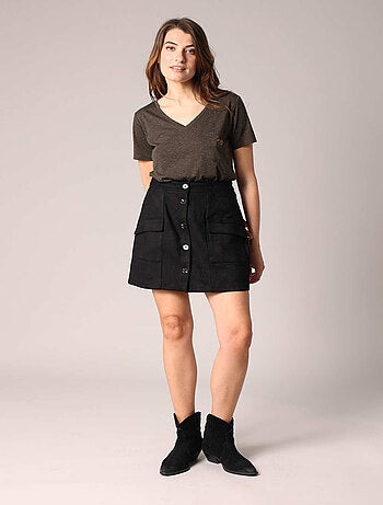 T-shirt col V avec cœur brodé. 'Deeluxe'