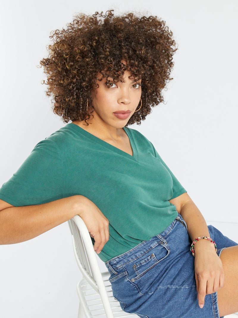 T-shirt col V en matière douce Vert - Kiabi