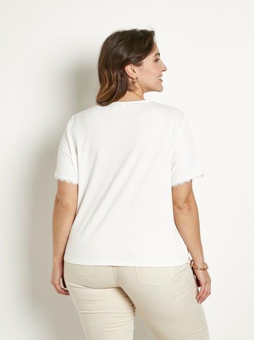 T-shirt col V fines côtes dentelle manches courtes - Kiabi