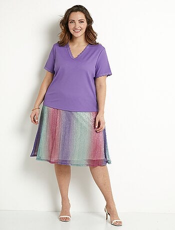 T-shirt col V fines côtes dentelle manches courtes