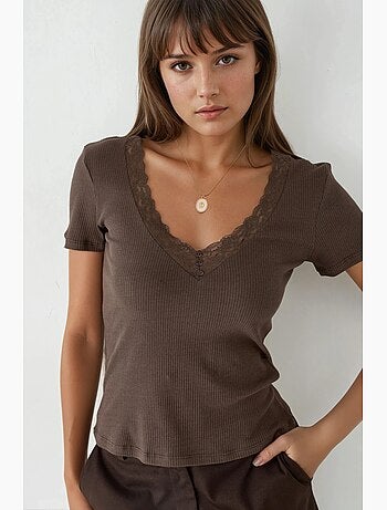 T-shirt col v manches courtes détail dentelle busem