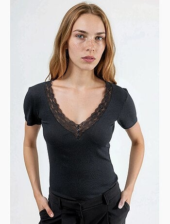 T-shirt col v manches courtes détail dentelle busem