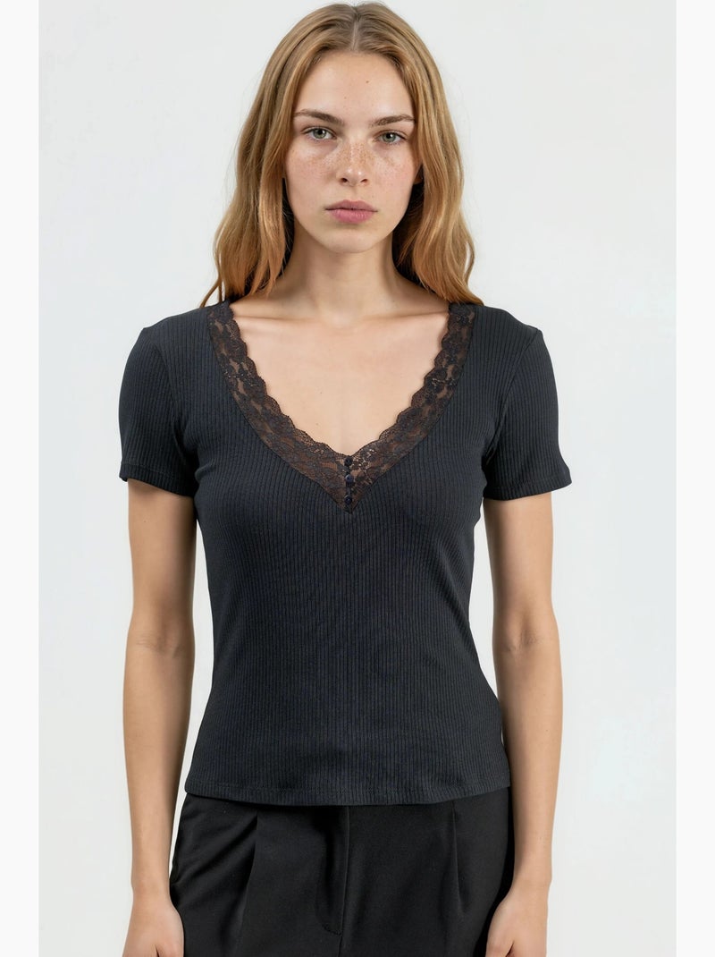 T-shirt col v manches courtes détail dentelle busem Noir - Kiabi