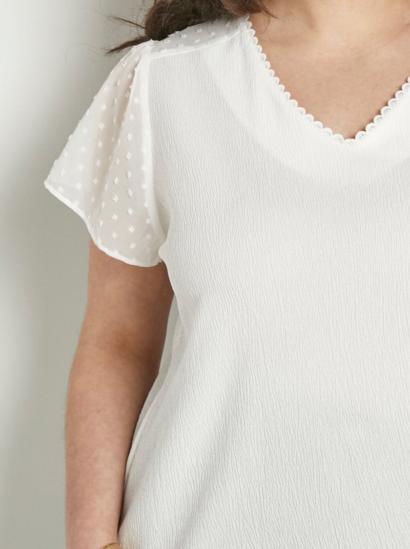 T-shirt col V plumetis manches courtes Blanc - Kiabi