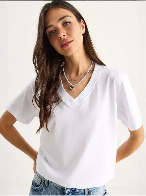 T-shirt confortable en coton biologique à col en v profond lucci - Kiabi T-shirt confortable en coton biologique à col en v profond lucci - Kiabi
