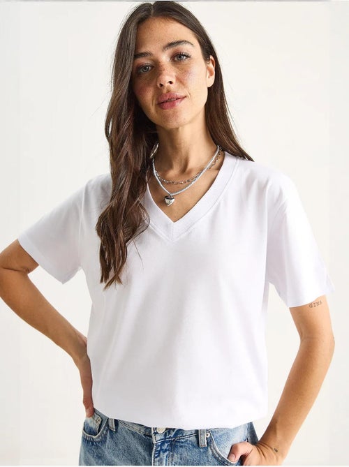 T-shirt confortable en coton biologique à col en v profond lucci - Kiabi T-shirt confortable en coton biologique à col en v profond lucci - Kiabi