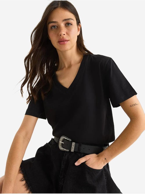T-shirt confortable en coton biologique à col en v profond lucci - Kiabi T-shirt confortable en coton biologique à col en v profond lucci - Kiabi