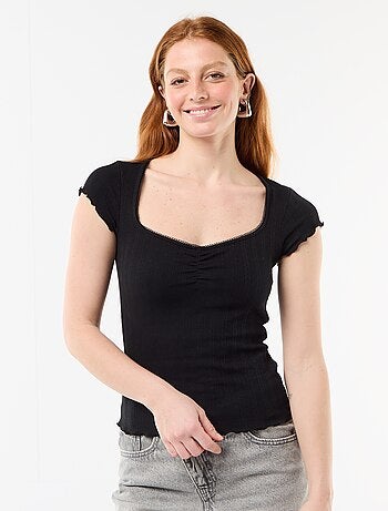 T-shirt côtelé à manches courtes avec manches volantées