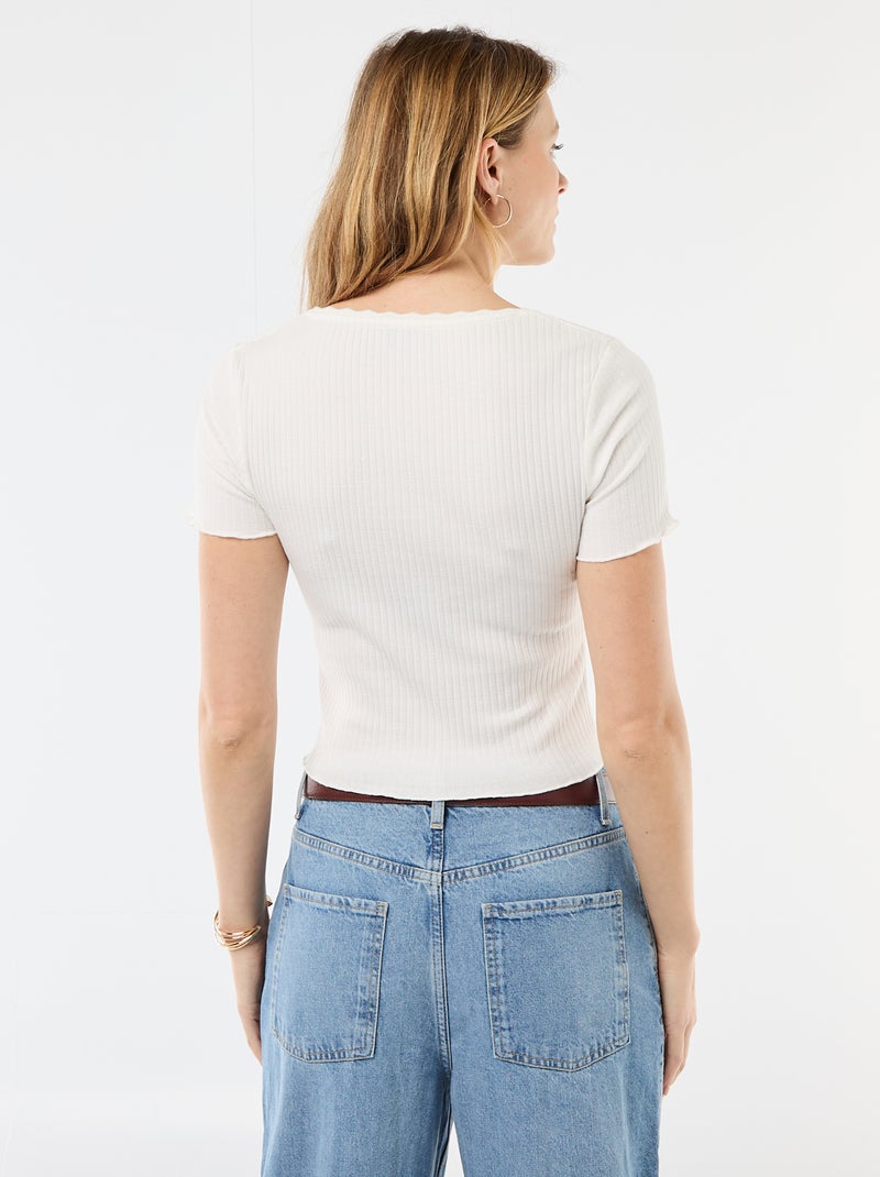 T-shirt côtelé à manches courtes avec volants Blanc - Kiabi