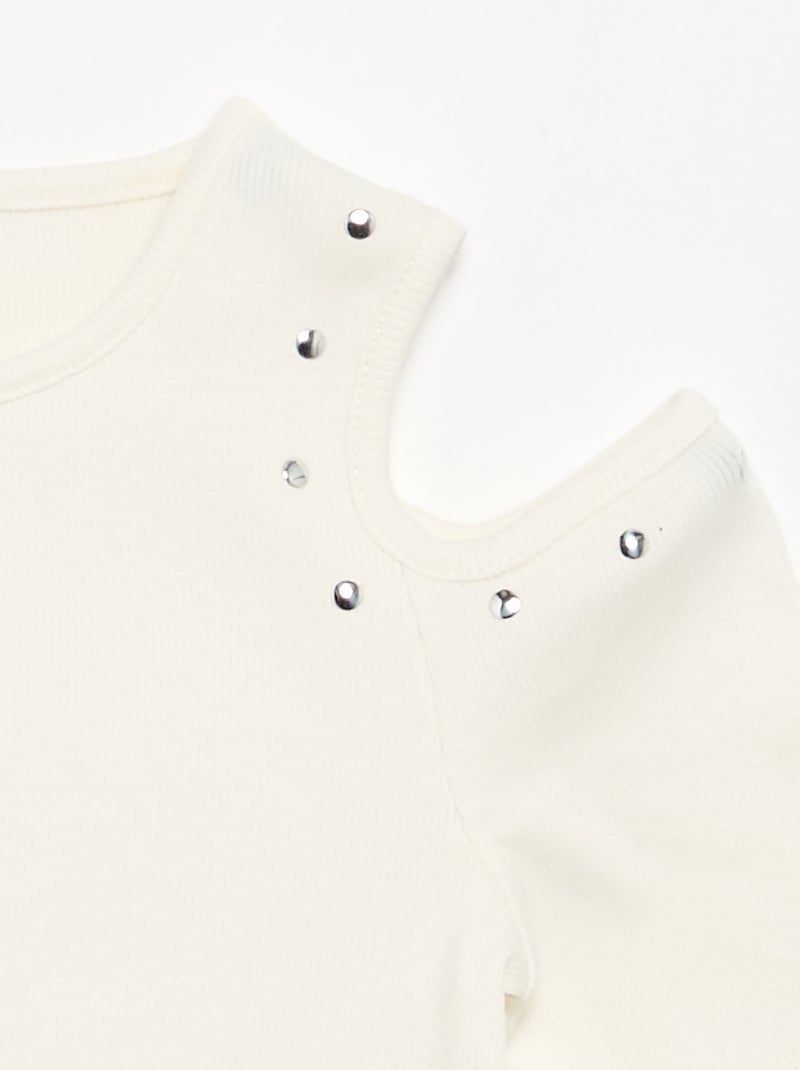 T-shirt côtelé avec clous et épaules nues Blanc - Kiabi