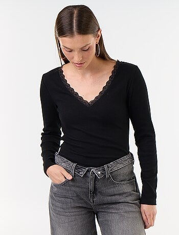 T-shirt côtelé avec dentelle au col