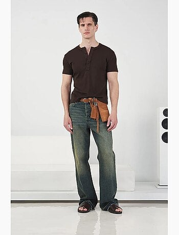 T-shirt coupe ajustée, col rond, en coton, avec détails de boutons giesto