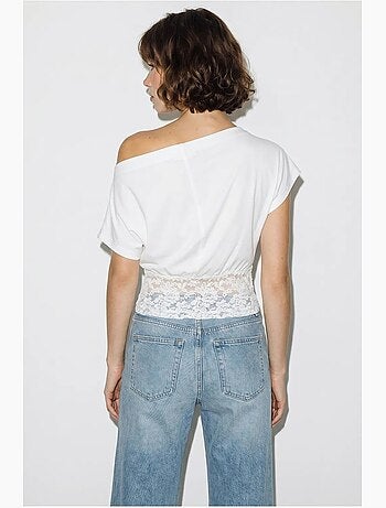 T-shirt court asymétrique dentelle manches courtes lucci