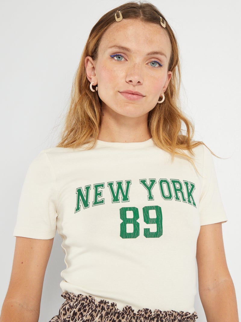 T-shirt court avec imprimé style collège Blanc cassé - Kiabi