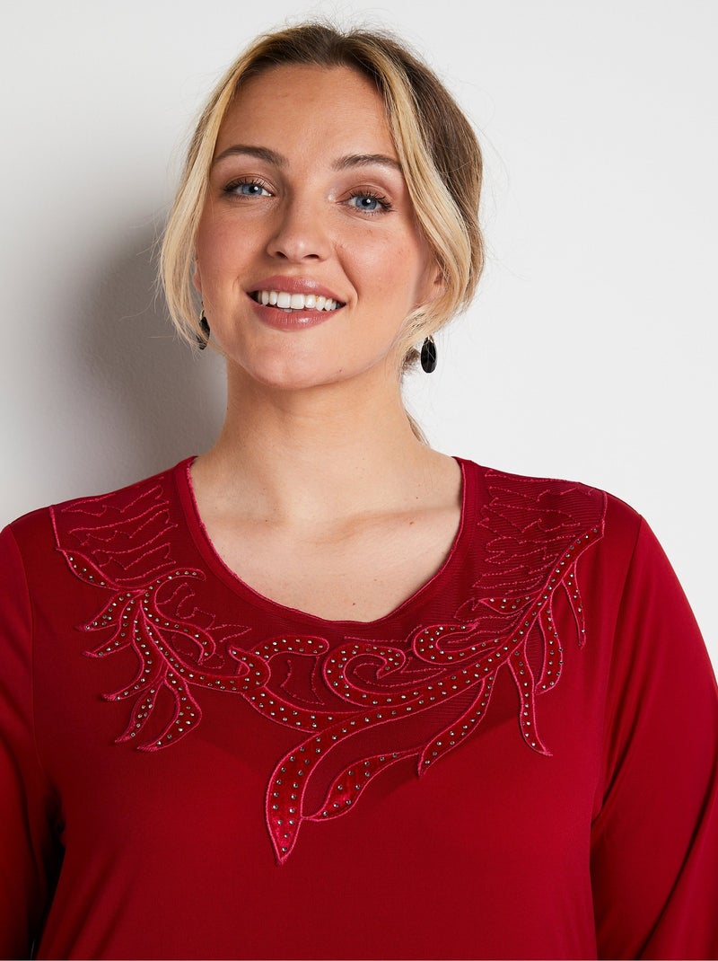 T-shirt court col rond résille brodé strass Rouge - Kiabi