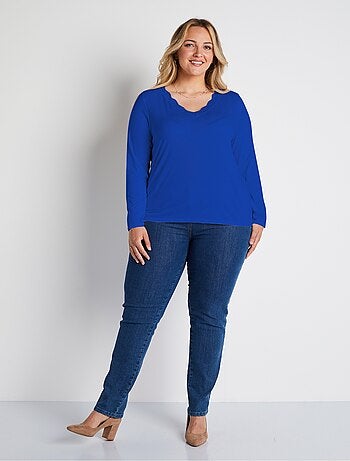 T-shirt court dentelle col V manches longues