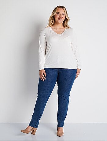 T-shirt court dentelle col V manches longues