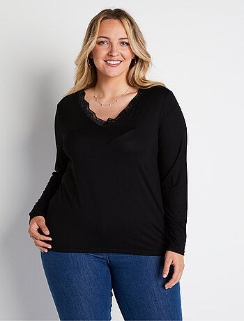 T-shirt court dentelle col V manches longues