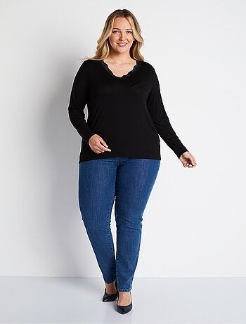 T-shirt court dentelle col V manches longues