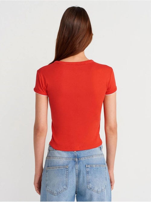 T-shirt court en coton, coupe ajustée, femme dilvin - Kiabi T-shirt court en coton, coupe ajustée, femme dilvin - Kiabi