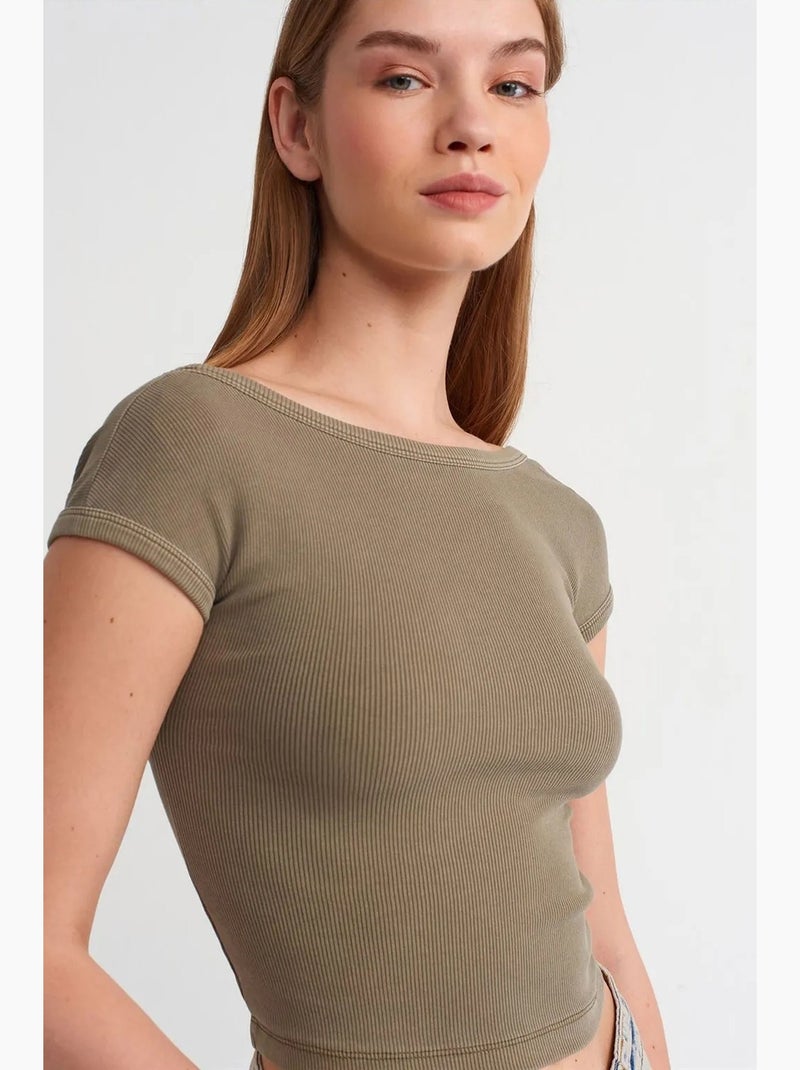 T-shirt court femme à col carré et découpe dilvin Kaki - Kiabi