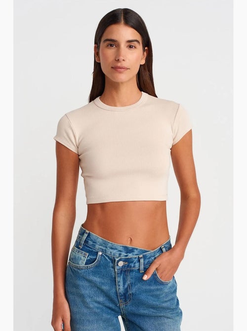 T-shirt court femme coupe ajustée col rond dilvin - Kiabi T-shirt court femme coupe ajustée col rond dilvin - Kiabi