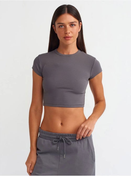 T-shirt court femme, coupe ajustée, col rond dilvin - Kiabi T-shirt court femme, coupe ajustée, col rond dilvin - Kiabi