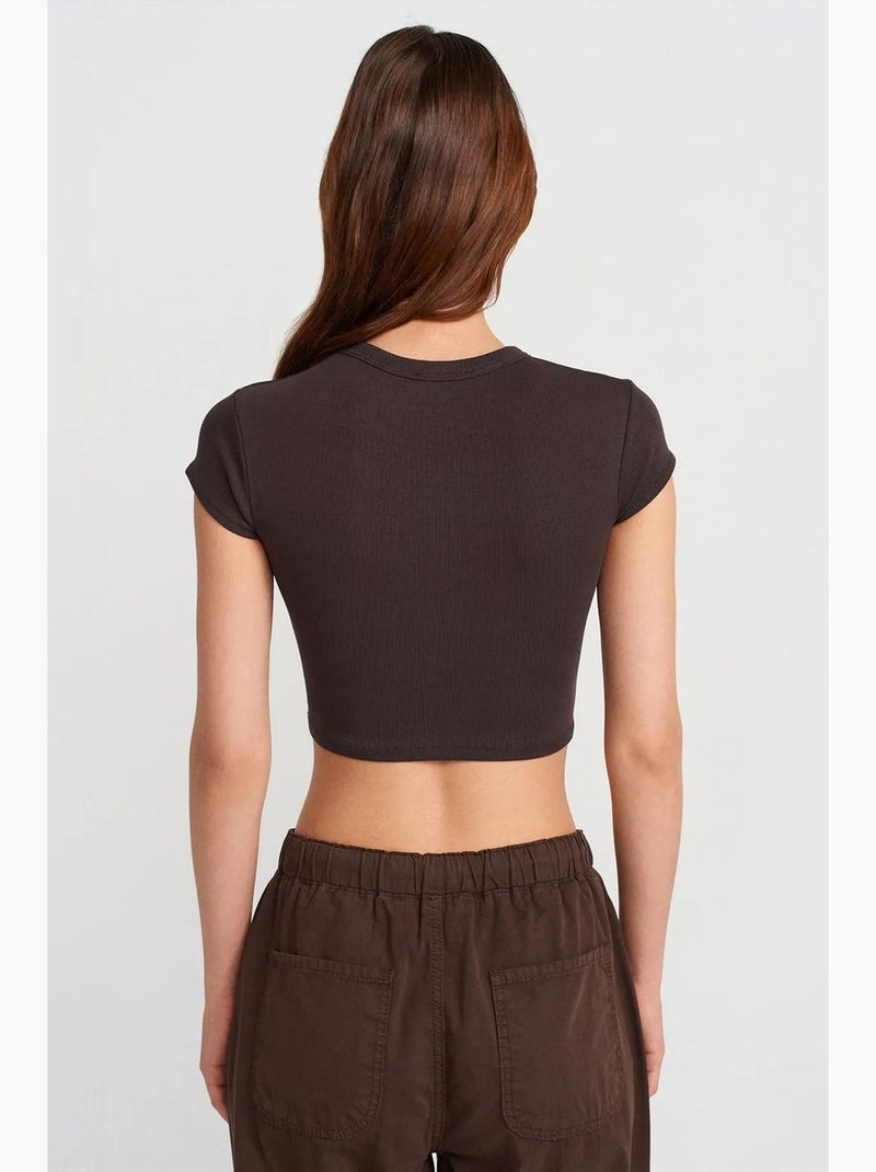 T-shirt court femme coupe ajustée col rond dilvin Marron foncé - Kiabi