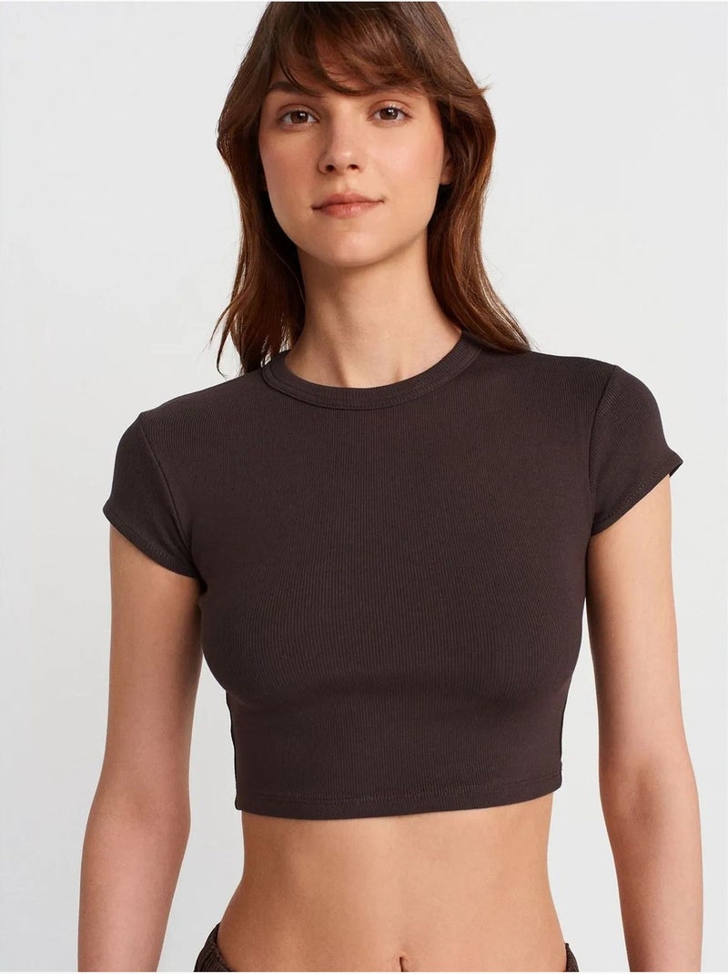 T-shirt Court Femme Coupe Ajustée Col Rond Marron foncé - Kiabi