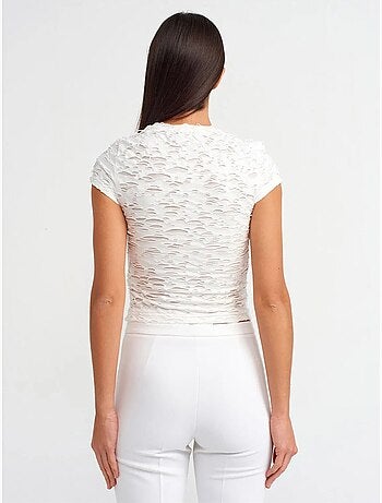 T-shirt court femme texturé avec découpe dilvin