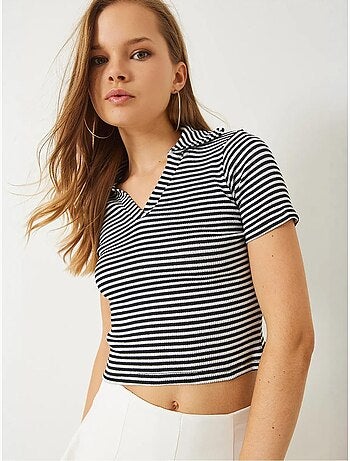 T-shirt court rayé , coupe ajustée, col chemise lucci