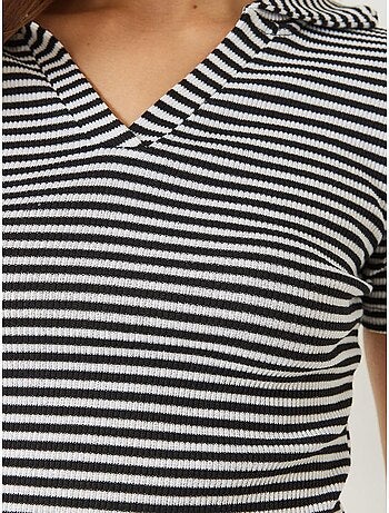 T-shirt court rayé , coupe ajustée, col chemise lucci